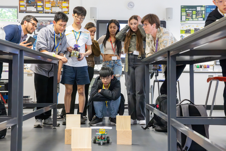 Visitors from the Taiwan Golden Hand Award working with CCC students
