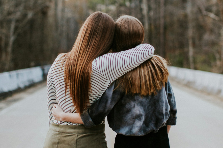 Two girls hugging by Hannah Busing on Unsplash